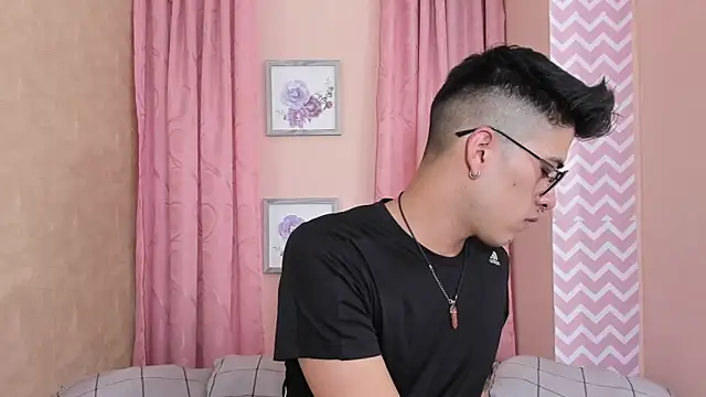 Snapshot of Ryan_Clark_ chatting on December 16, 2024, 5:54 pm Ryan Clark online show from December 16, 2024, 5:54 pm