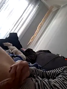 hotbi1981 online show from March 4, 2026, 9:39 am