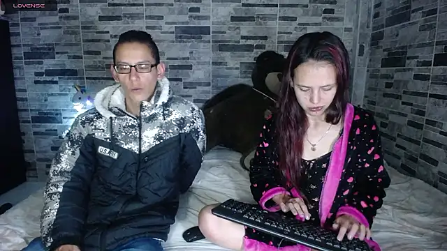 Snapshot of Emili_And_Paul chatting on December 7, 2024, 4:04 am Emili And Paul online show from December 7, 2024, 4:04 am