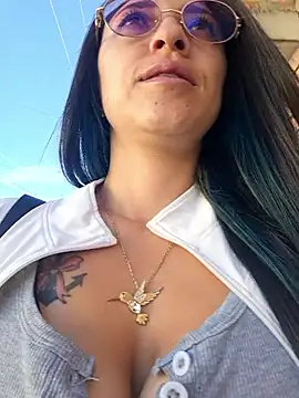 Snapshot of VALERY-03_ chatting on November 27, 2025, 12:05 pm VALERY-03 online show from November 27, 2025, 12:05 pm