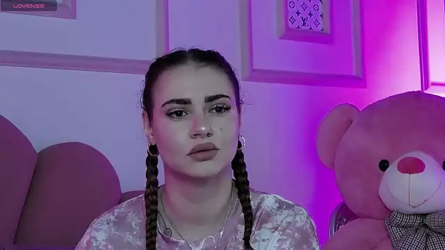 Abby  White online show from September 29, 2025, 3:50 pm