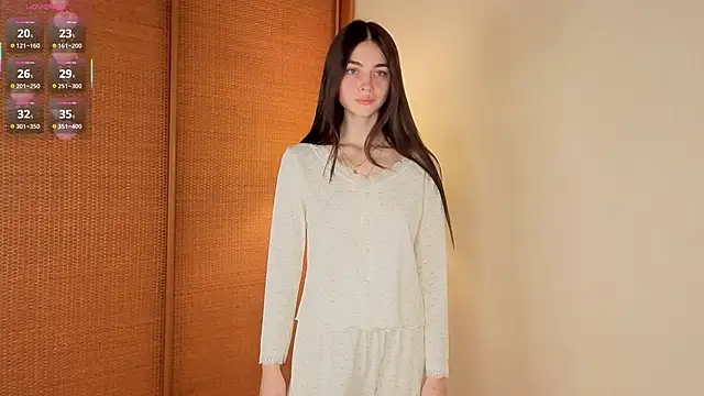 MaryJacksoon online show from November 4, 2025, 7:23 am