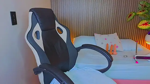 Snapshot of angelica_dymond chatting on February 7, 2026, 12:35 pm angelica dymond online show from February 7, 2026, 12:35 pm