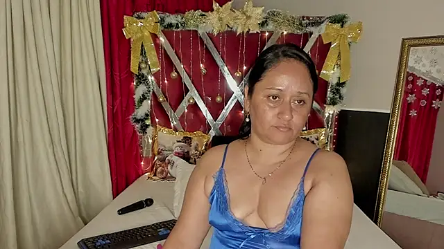 MicaelaHot  online show from November 30, 2025, 3:18 am