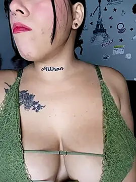 Snapshot of BigTits_Kitty chatting on October 10, 2025, 6:58 am BigTits Kitty online show from October 10, 2025, 6:58 am