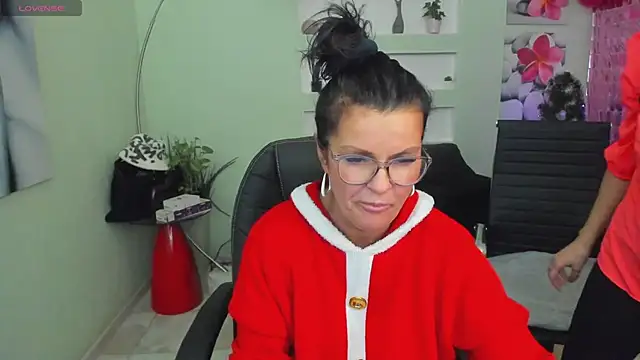 EricaAndPenelopa online show from December 18, 2024, 8:36 pm