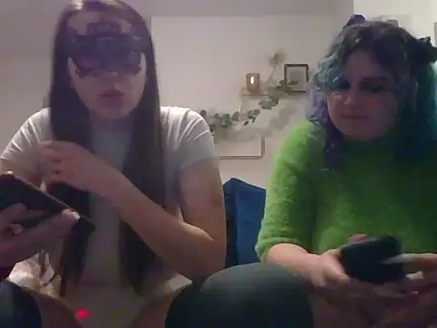 Snapshot of PearMaki chatting on December 9, 2024, 1:07 am PearMaki online show from December 9, 2024, 1:07 am