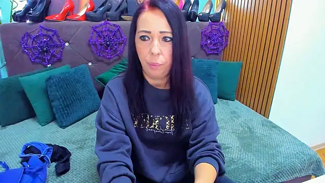 LauraSin online show from October 26, 2025, 4:24 am