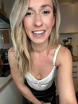 Snapshot of lola_tentatiion chatting on November 16, 2025, 8:02 pm lola tentatiion online show from November 16, 2025, 8:02 pm