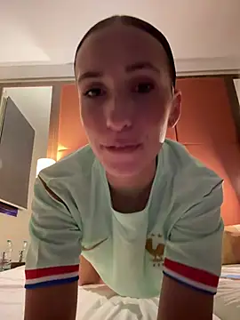 Snapshot of lola_tentatiion chatting on July 4, 2026, 8:35 pm lola tentatiion online show from July 4, 2026, 8:35 pm