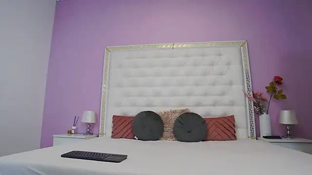 Snapshot of Lenna_Paul chatting on November 25, 2025, 4:46 am Lenna Paul online show from November 25, 2025, 4:46 am