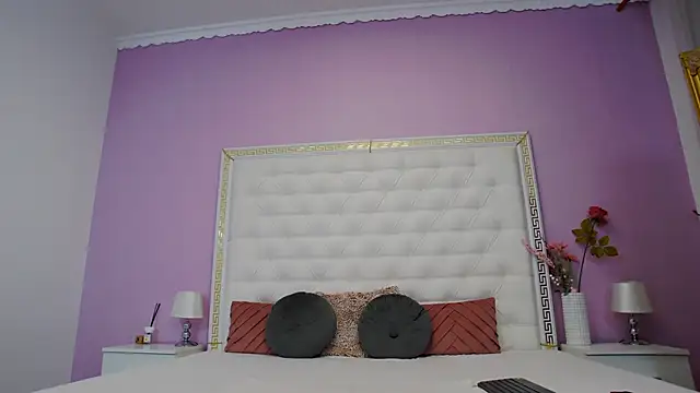 Snapshot of Lenna_Paul chatting on November 19, 2025, 4:56 am Lenna Paul online show from November 19, 2025, 4:56 am