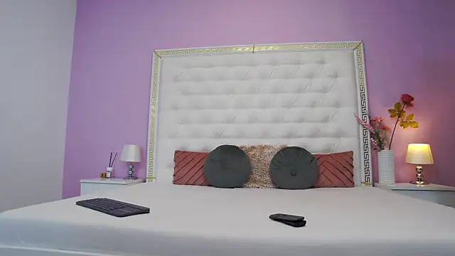 Snapshot of Lenna_Paul chatting on November 28, 2025, 4:45 am Lenna Paul online show from November 28, 2025, 4:45 am