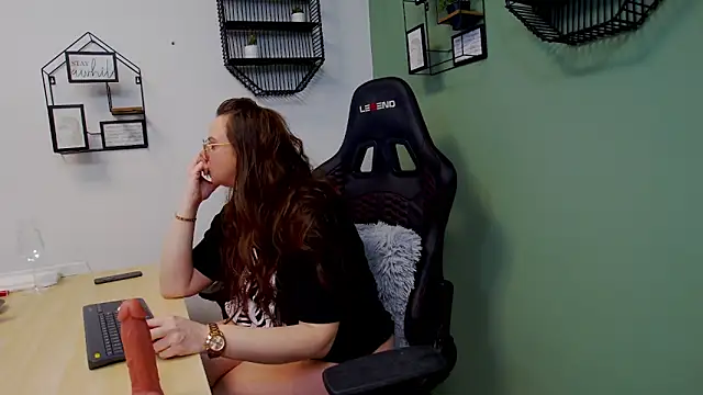 AngellaWhitte online show from February 6, 2025, 5:51 pm