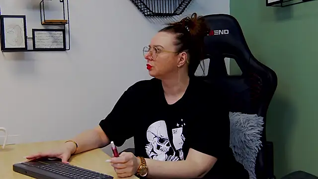 AngellaWhitte online show from February 7, 2025, 6:13 pm