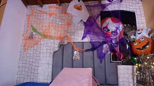 Snapshot of luce_williams chatting on October 7, 2025, 7:15 pm luce williams online show from October 7, 2025, 7:15 pm