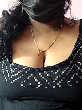 Snapshot of mallu-sumi chatting on April 9, 2026, 6:19 am mallu-sumi online show from April 9, 2026, 6:19 am