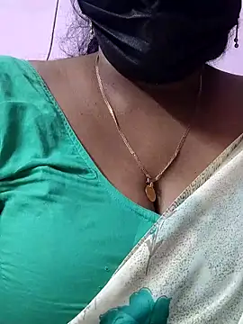 Snapshot of mallu-sumi chatting on March 8, 2026, 6:22 pm mallu-sumi online show from March 8, 2026, 6:22 pm