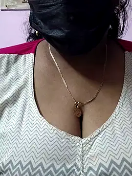 Snapshot of mallu-sumi chatting on April 16, 2026, 5:57 pm mallu-sumi online show from April 16, 2026, 5:57 pm