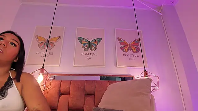 kristakinnky online show from April 9, 2026, 12:00 pm