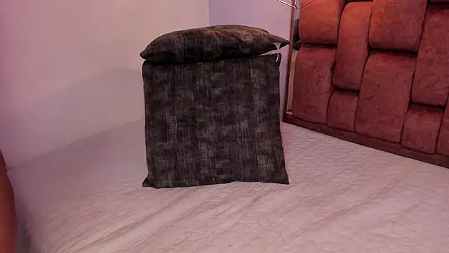 Snapshot of kristakinnky chatting on May 9, 2026, 12:19 pm kristakinnky online show from May 9, 2026, 12:19 pm