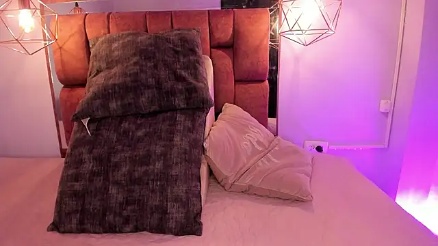 Snapshot of kristakinnky chatting on February 24, 2026, 11:44 am kristakinnky online show from February 24, 2026, 11:44 am