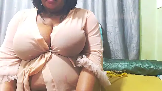 NaughtyNicoleXX2 online show from May 25, 2026, 6:06 pm