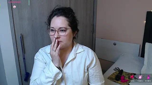 May Carlier online show from March 17, 2025, 11:13 pm