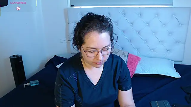 May Carlier online show from February 8, 2026, 8:17 pm