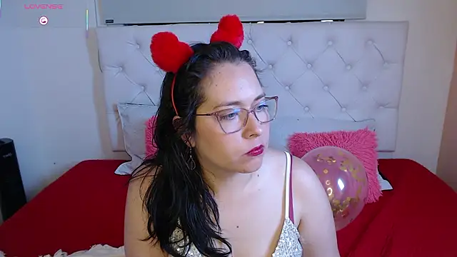 May Carlier online show from February 12, 2026, 3:39 am