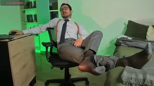 pablo-rincon95 online show from February 13, 2026, 1:00 pm