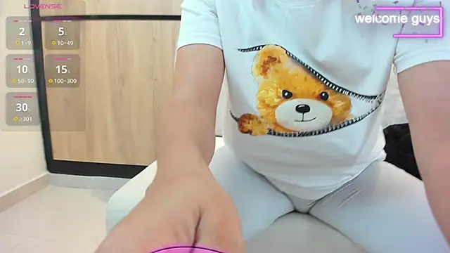 Snapshot of adela_chase chatting on December 4, 2025, 2:43 am adela chase online show from December 4, 2025, 2:43 am