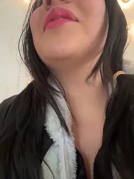 Snapshot of Emily_Trujillo chatting on October 14, 2025, 6:08 pm Emily Trujillo online show from October 14, 2025, 6:08 pm