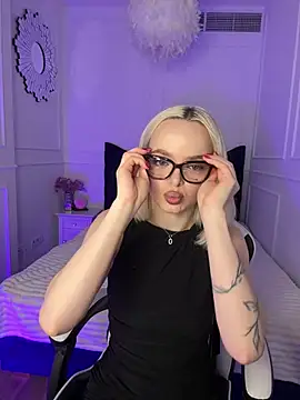 horny blondiee online show from March 10, 2025, 8:28 am