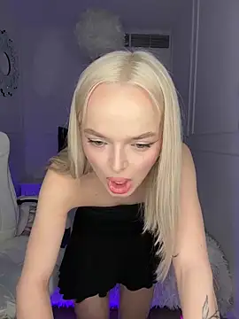 horny blondiee online show from December 21, 2025, 3:25 pm