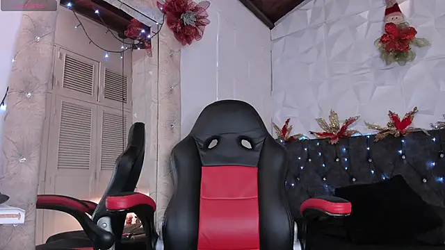 Snapshot of Emma_dl2 chatting on December 15, 2025, 5:30 pm Emma dl2 online show from December 15, 2025, 5:30 pm