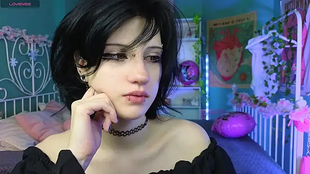 Snapshot of dark_vamp_ chatting on February 20, 2025, 11:43 pm dark vamp online show from February 20, 2025, 11:43 pm