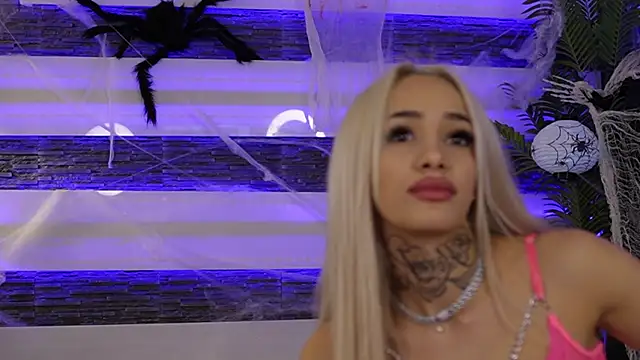 Snapshot of blondie_muller chatting on October 25, 2025, 8:20 pm blondie muller online show from October 25, 2025, 8:20 pm