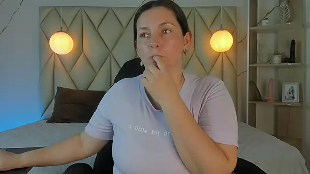 angelswets online show from December 4, 2025, 1:43 pm