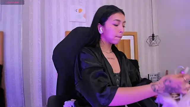 pettit courtny online show from October 10, 2025, 9:04 pm