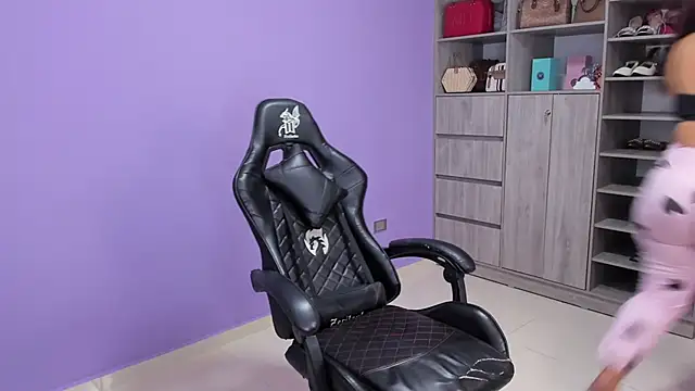 Snapshot of boomsar01 chatting on November 6, 2025, 2:15 am boomsar01 online show from November 6, 2025, 2:15 am