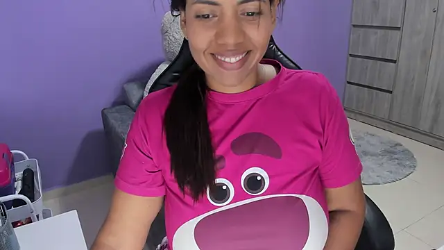 Snapshot of boomsar01 chatting on February 9, 2026, 1:03 am boomsar01 online show from February 9, 2026, 1:03 am