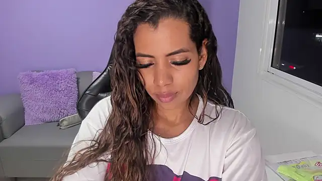 Snapshot of boomsar01 chatting on February 1, 2025, 4:35 am boomsar01 online show from February 1, 2025, 4:35 am