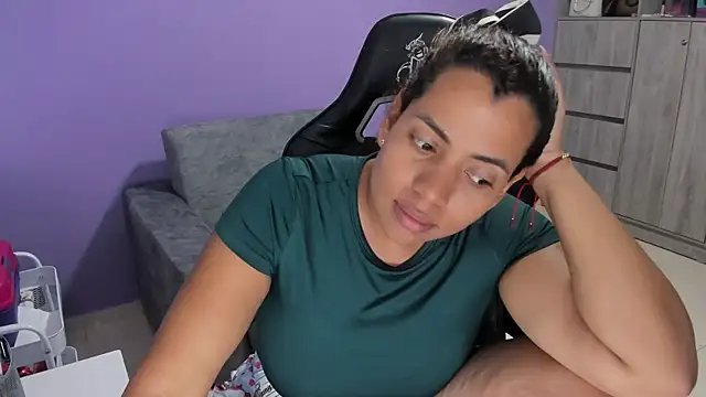 Snapshot of boomsar01 chatting on February 5, 2026, 2:07 am boomsar01 online show from February 5, 2026, 2:07 am