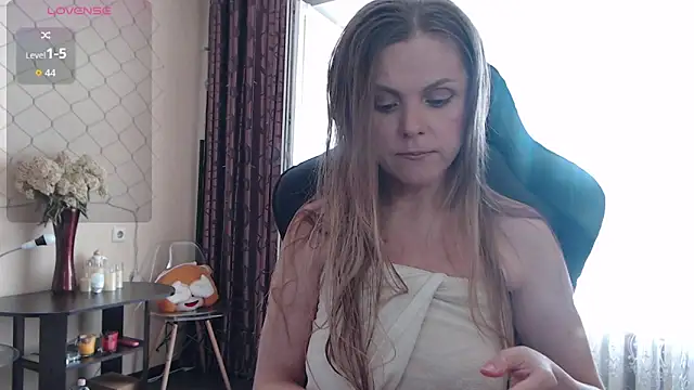Snapshot of JessieOMays chatting on June 7, 2026, 11:04 am JessieOMays online show from June 7, 2026, 11:04 am