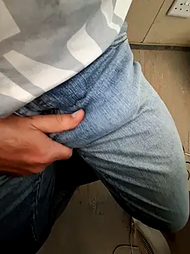 Snapshot of Bosh83 chatting on October 28, 2025, 3:22 pm Bosh83 online show from October 28, 2025, 3:22 pm