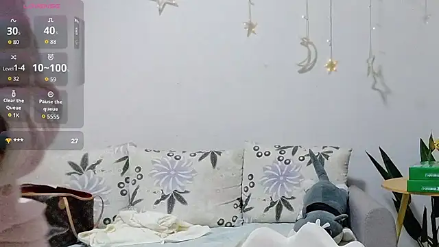 fanfan-FF online show from October 27, 2025, 1:23 pm