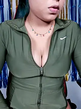 Snapshot of azulzulix chatting on November 10, 2025, 1:32 am azulzulix online show from November 10, 2025, 1:32 am