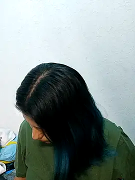 Snapshot of azulzulix chatting on December 4, 2025, 2:43 am azulzulix online show from December 4, 2025, 2:43 am