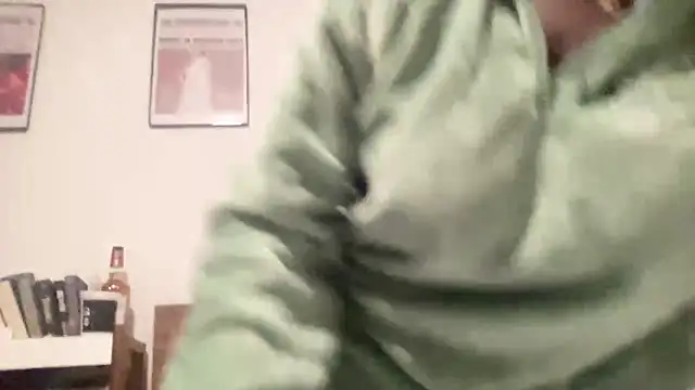 Snapshot of AveryJ99 chatting on December 6, 2024, 4:19 am AveryJ99 online show from December 6, 2024, 4:19 am